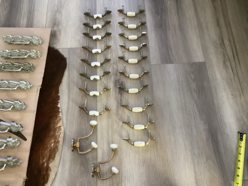 Drawer And Cabinet Door Pulls Handles Vintage