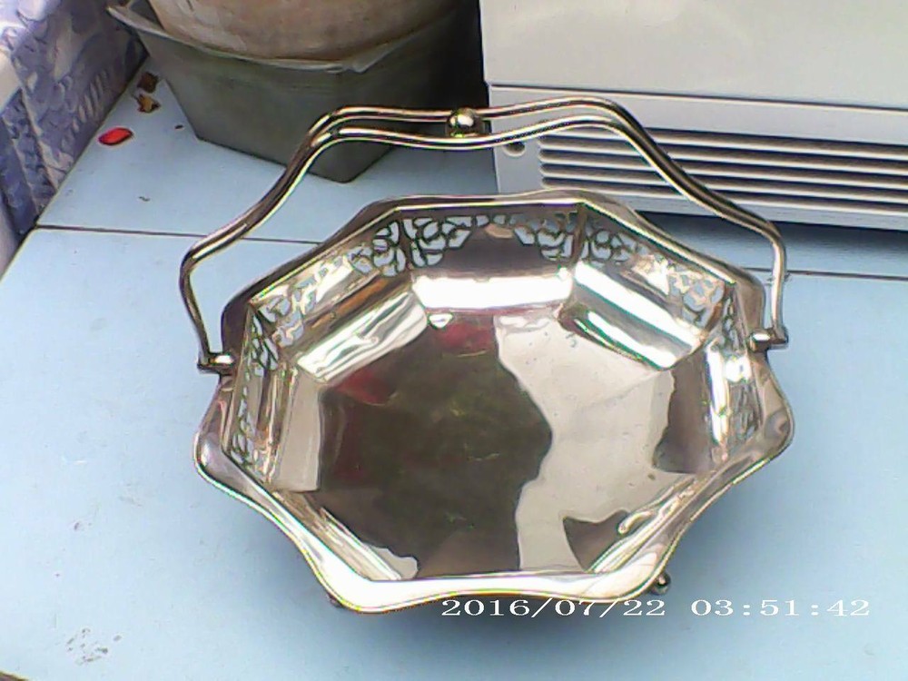 WALKER AND HALL SILVER PLATE SWEET/BISCUIT DISH