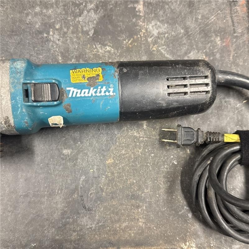 Makita 4 1/2" Corded Grinder