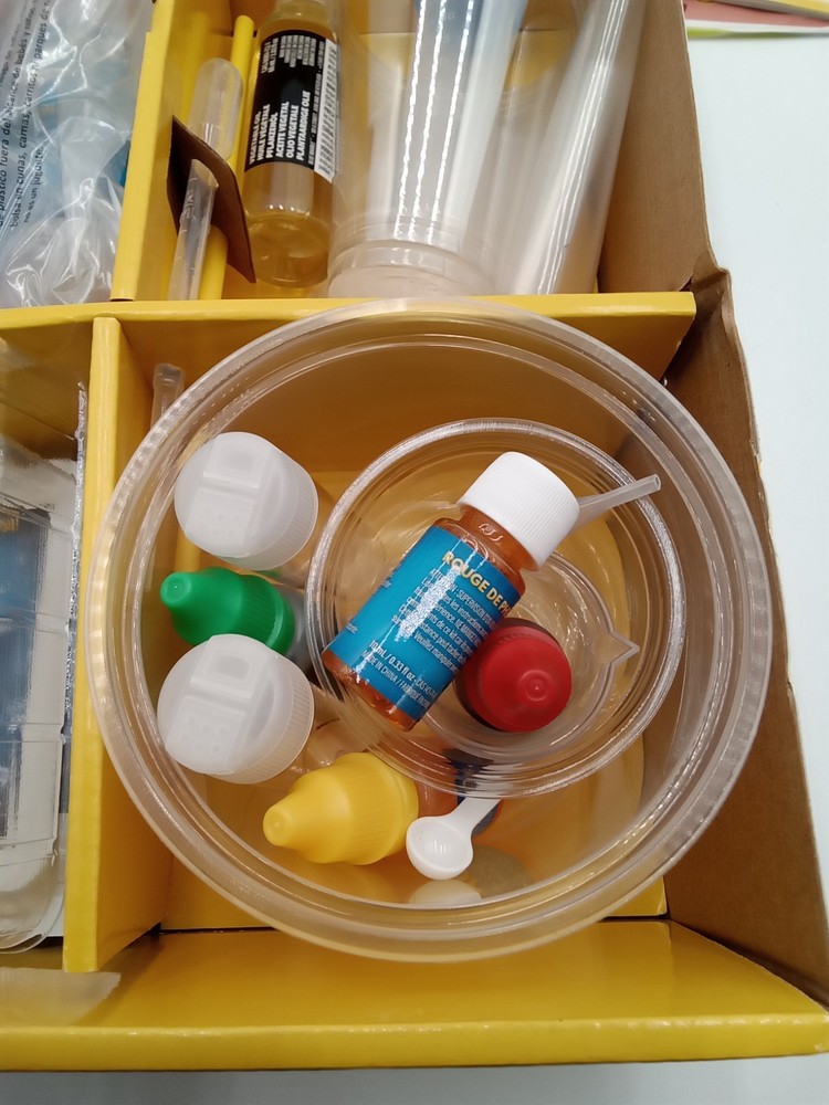 National Geographic Gross Science Kit 45 Gross Science Experiments, New Open Box