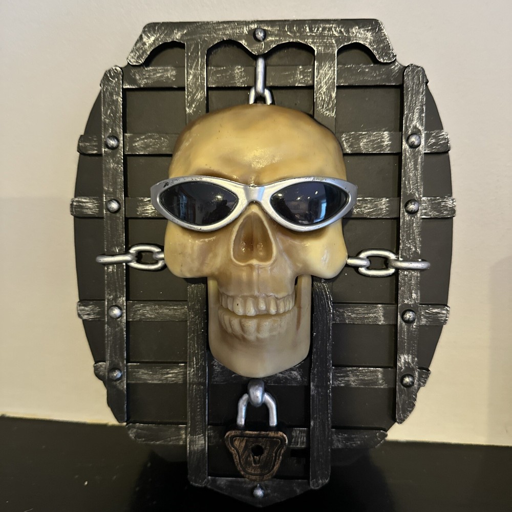 Gemmy Halloween Animated Wall Skull Wall Plaque