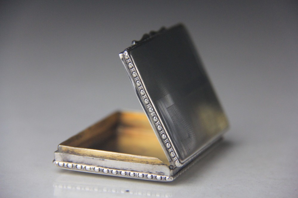Vintage 800 Silver Compact Box