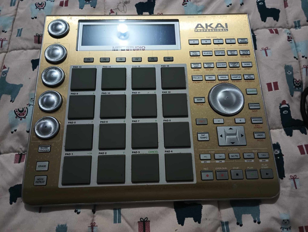 Akai Professional MPC Studio Gold Production Controller(E1789)