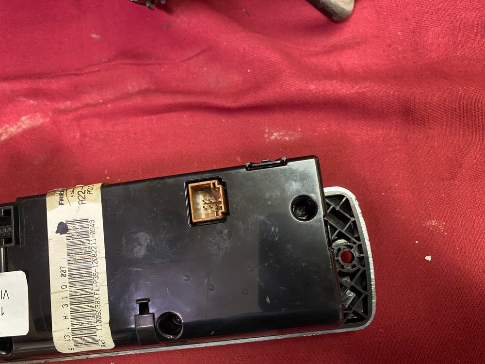 Freightliner A22-60645-501 Climate temperature control panel HVAC CHROME FACE