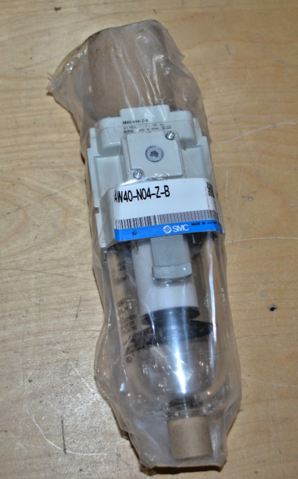 SMC ~  AW40-N04-Z-B  ~  Filter Regulator  1/2 NPT  ~  (r)