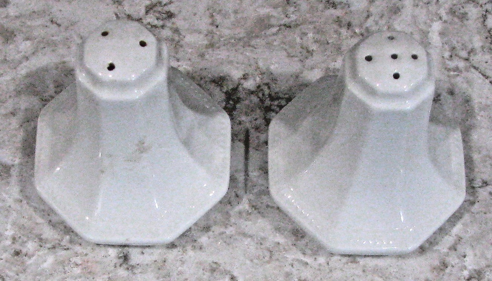 Johnson Brothers, Heritage White, Salt & Pepper, Octangular, England, 3.75"