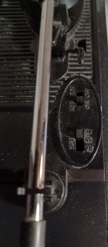 1 BY ONE Record Player MD-920 In Good Condition