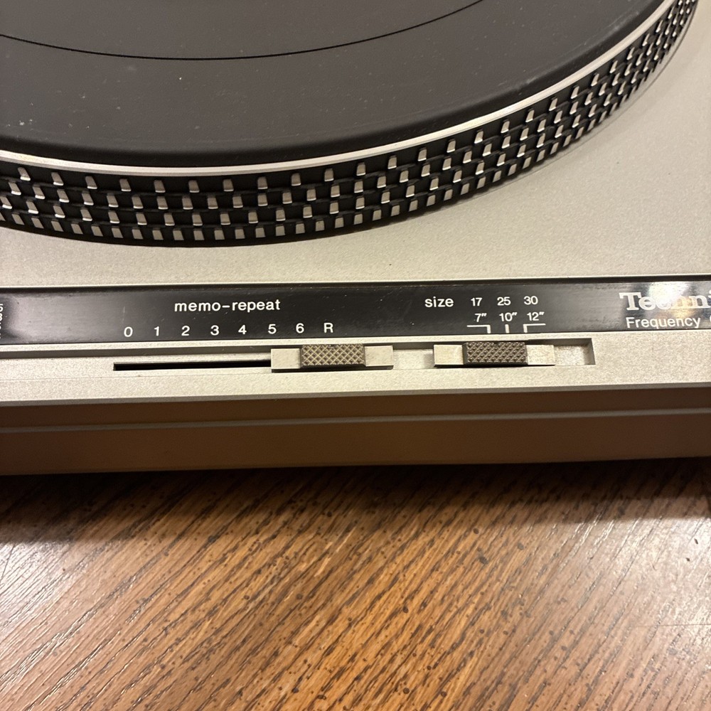 Technics SL-B3 Fully Automatic Turntable With Repeat Functions Read