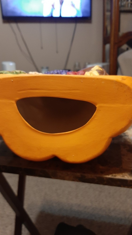 CORNUCOPIA AND SQUASH SEASONAL CERAMIC DECORATIVE PIECE !