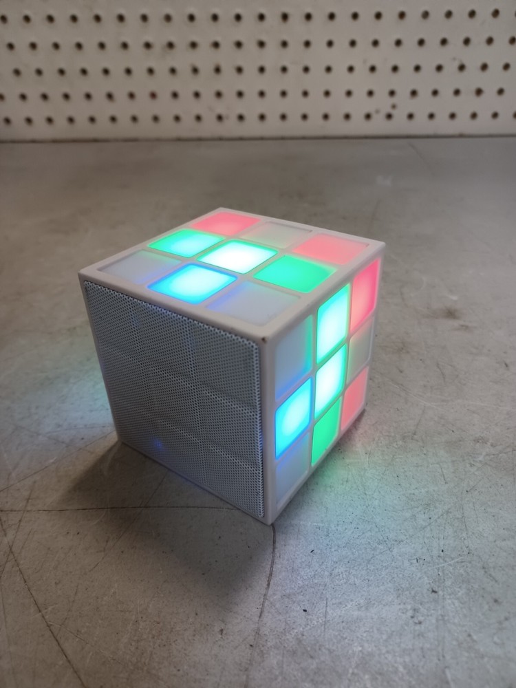 Mobi Cube Bluetooth Speaker -White Cube W/ LED Light Show TESTED WORKING AUDIO $