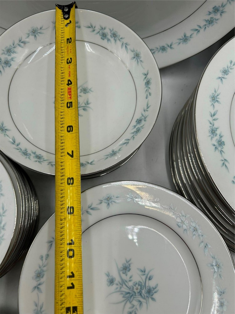 61 PCS --MIKASA DELPHINA - 10) 5 PC SETTINGS + EXTRAS SERVING PCS -- GRAVY