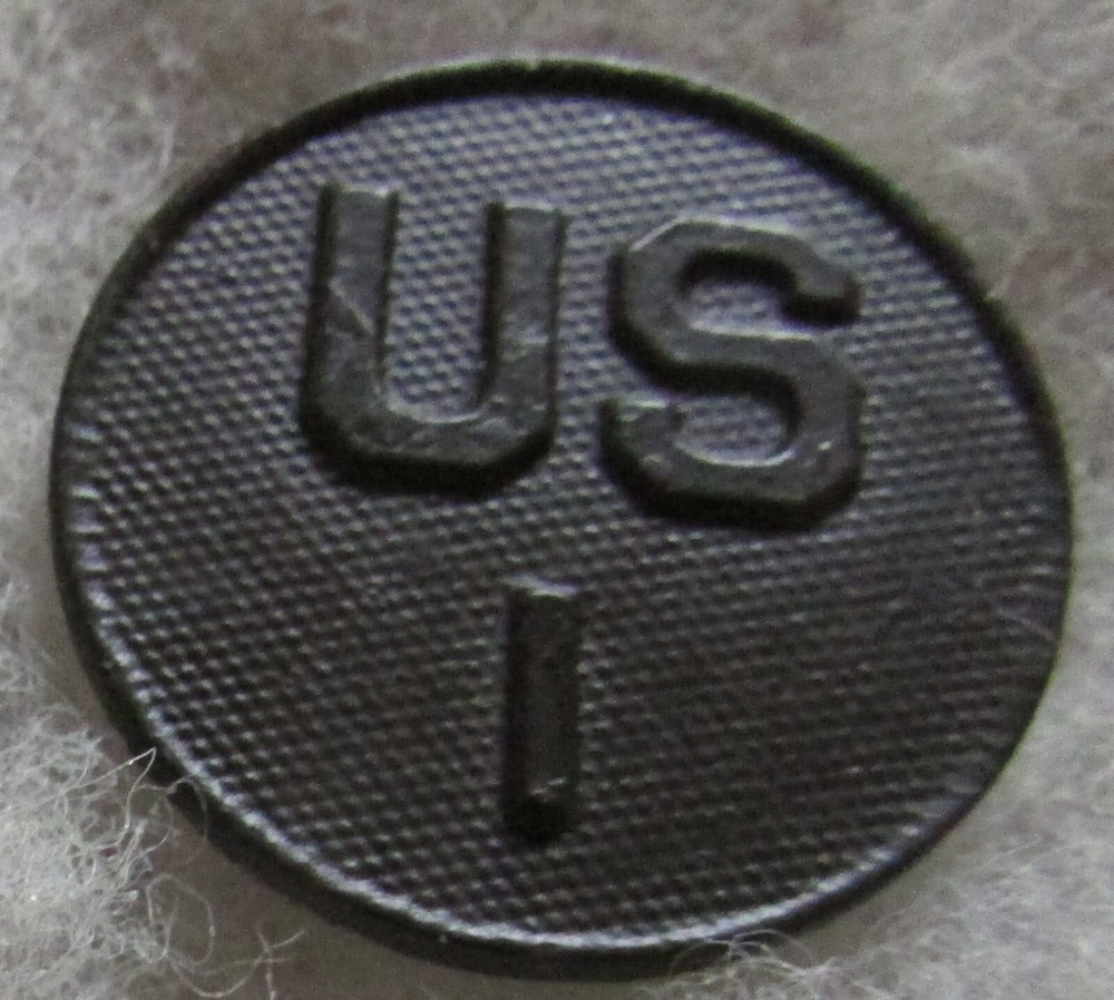 WW1 US 1st Regt. Collar Disc with nut. 13th Div.