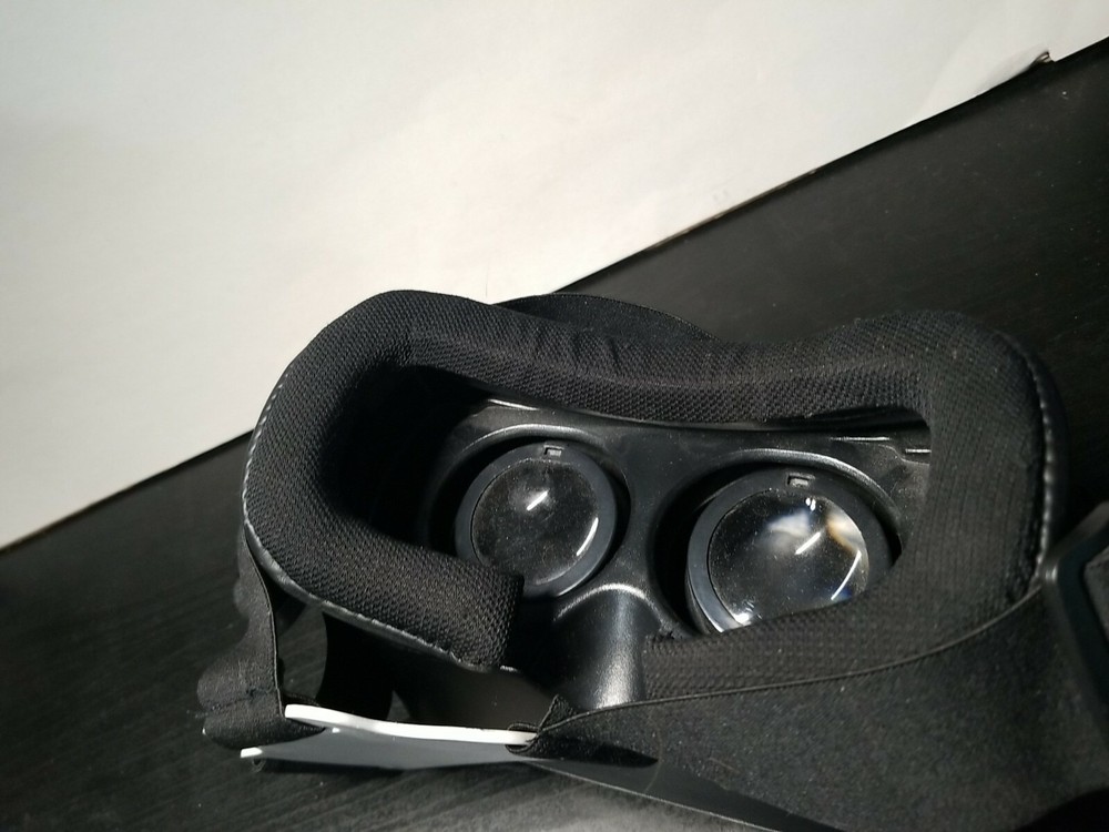 EVO VR (2016) Virtual Reality Headset Black compatible with Android or IOS WORKS