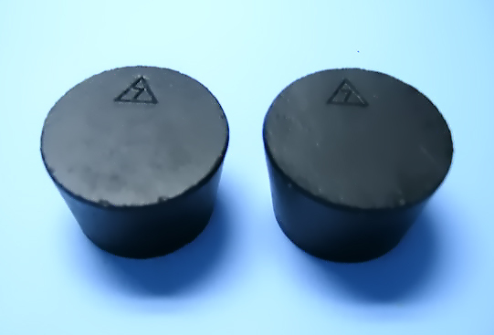 SIZE 7 BLACK RUBBER STOPPERS  (COUNT 2)