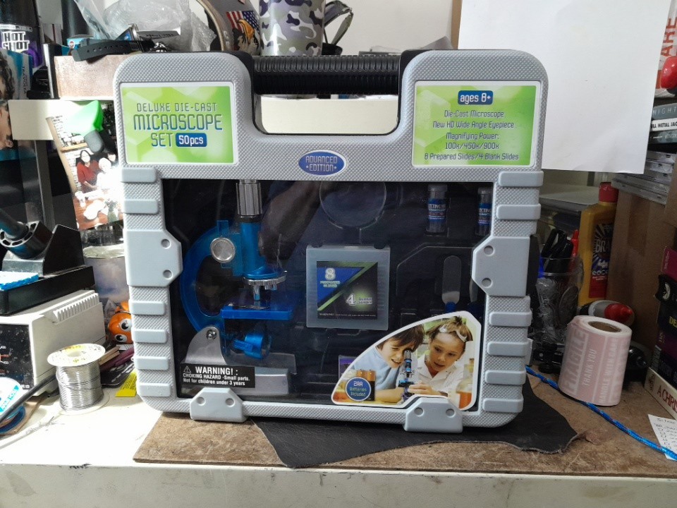 Microscope Kit, From 100× to 900× , Slightly Used