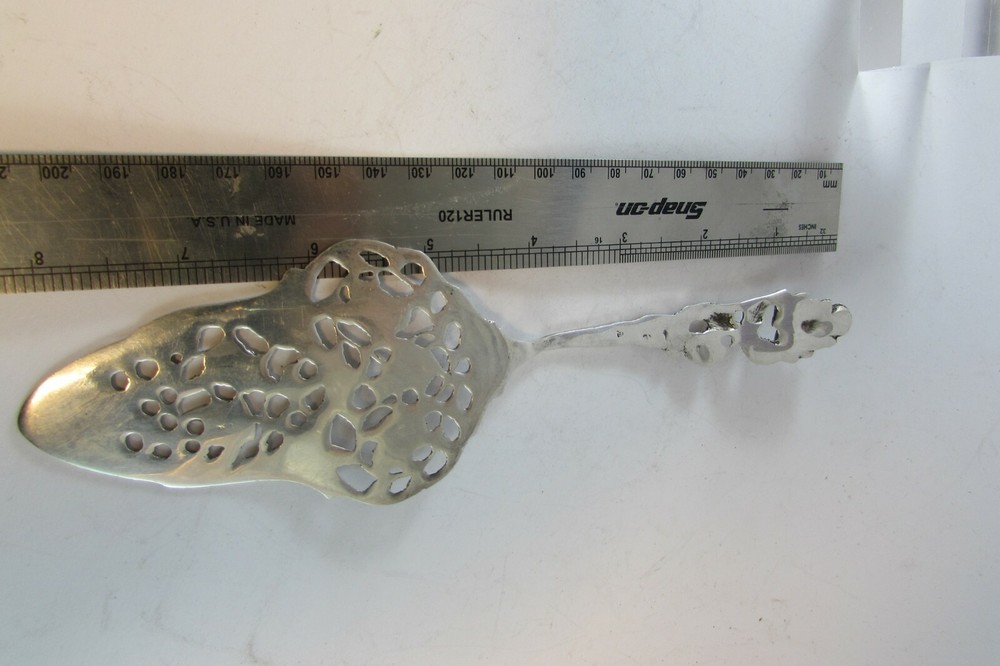 SOLID SILVER PIE SERVER CAKE SERVING 800Silver Rose Pattern Hazorfim Israel 1960