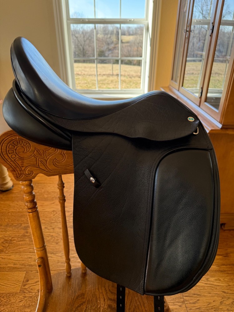 dressage saddle