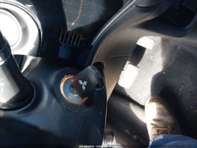 OUTLANDER 2017 Glove Box 4944629