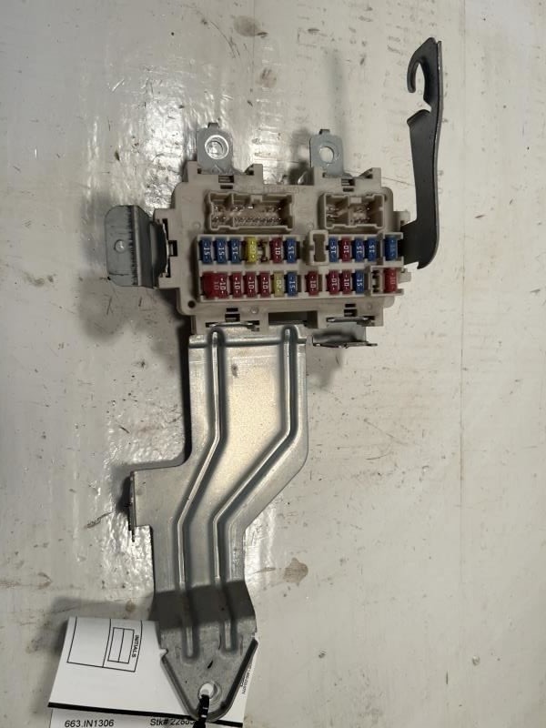 FX35      2006 Fuse Box Cabin 6739