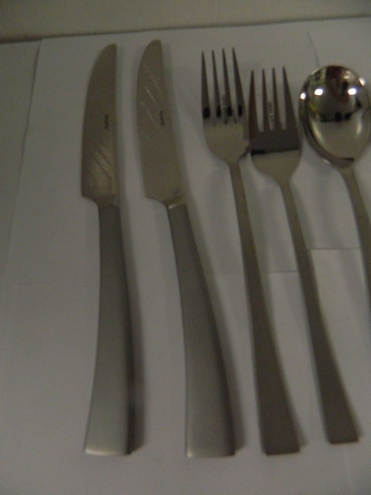 Arcoroc Latham 8 pc Flatware Set 18/10 Stainless NEW