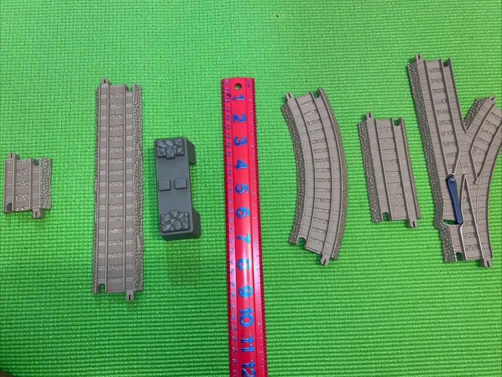 Thomas & Friends TrackMaster Motorized Railway Ultimate Track 2013 Pack Pieces
