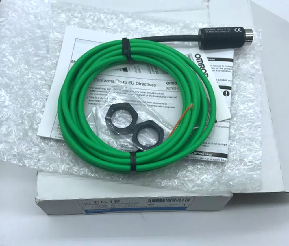 New Omron ES1B Sensor 10-70°C ES1B