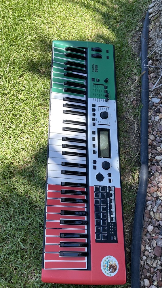 Korg Kross 2 con diseño y samples