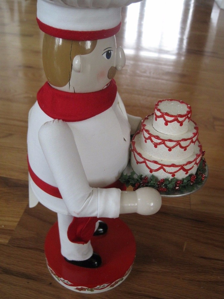 Nutcracker Village 2005 Baker 14" No Box