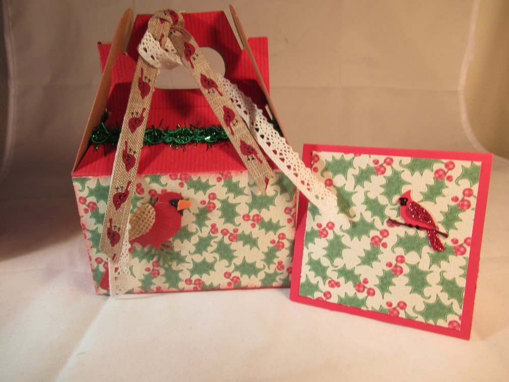 HOLIDAY - CARDINAL  GIFT BOX WITH CARD