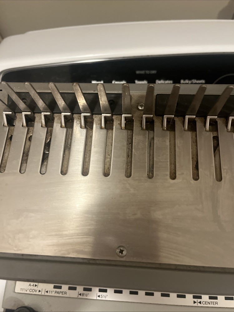 IBICO IBIMATIC HEAVY DUTY METAL PUNCH & PLASTIC COMB BINDING SYSTEM**not Tested