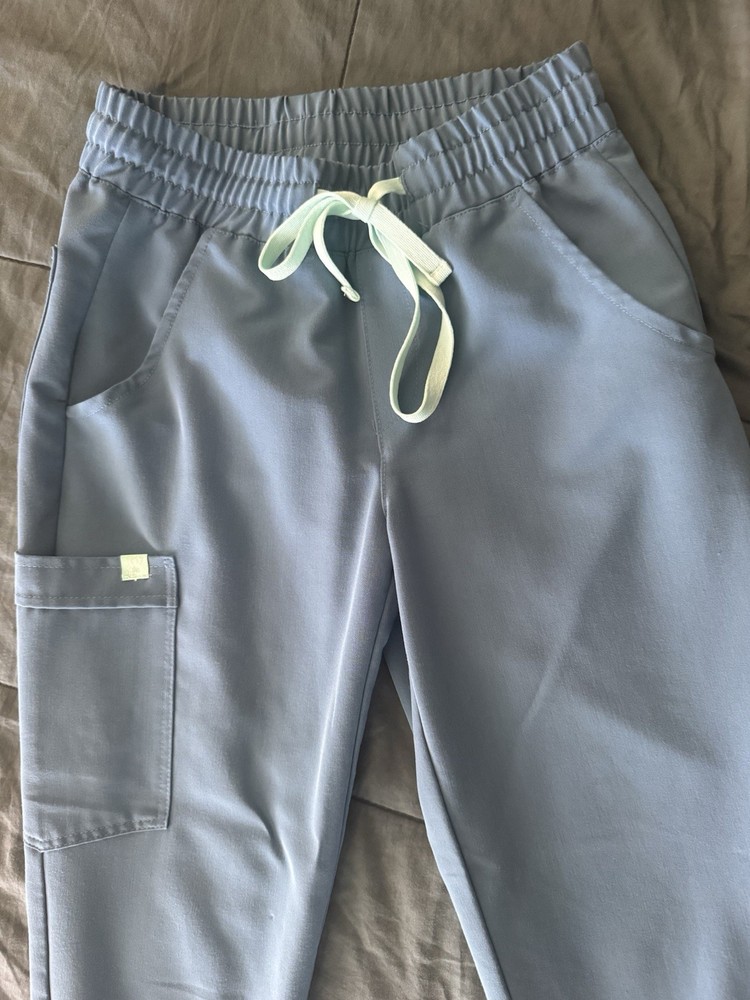 Garde Malade Women’s Scrubs Set Blue Grey Uniform