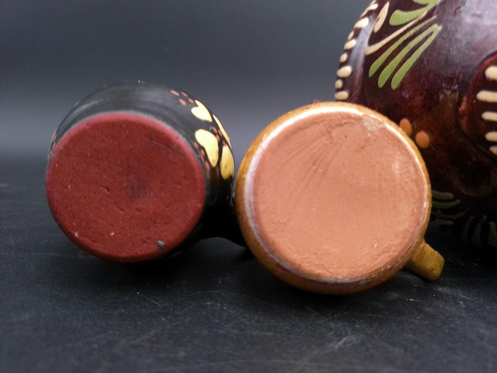 Bowl Pot With Lid Unique Design Pattern and 2 pitchers Vintage