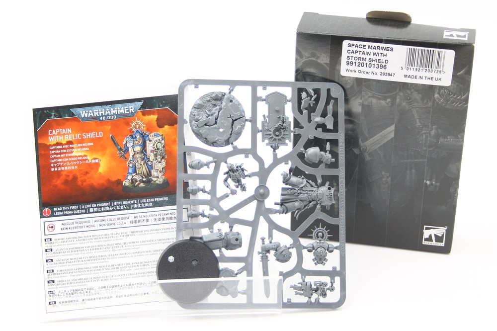 Warhammer 40K Space Marines Captain with Relic Shield