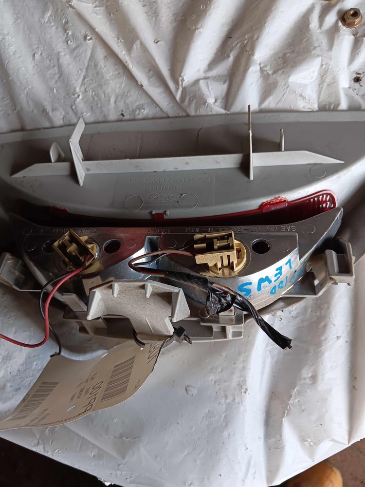 3rd Brake Light Avoidance Lamp FORD TAURUS 01