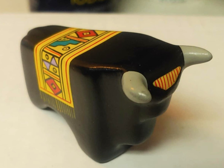 Peruvian Artist Gustavo Salas small ceramic Bull Made in Peru
