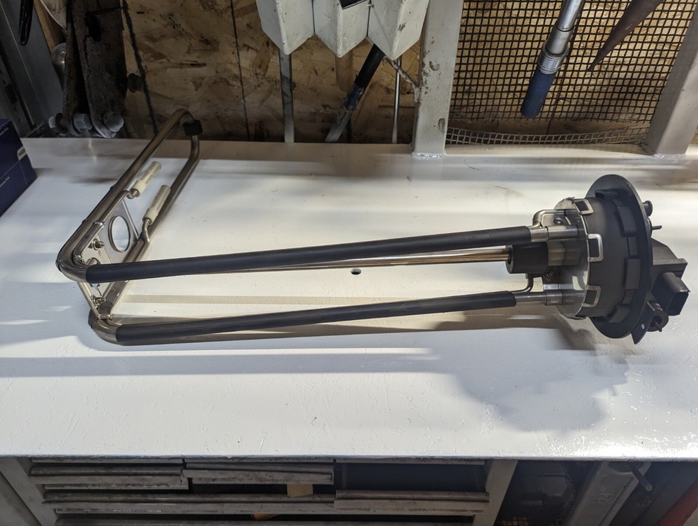 Freightliner 13/23 Gal DEF Tank Header Header