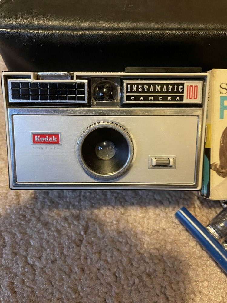 KODAK Instamatic 100 Camera Has Hand Strap And Bulbs Clean Unit UNTESTED