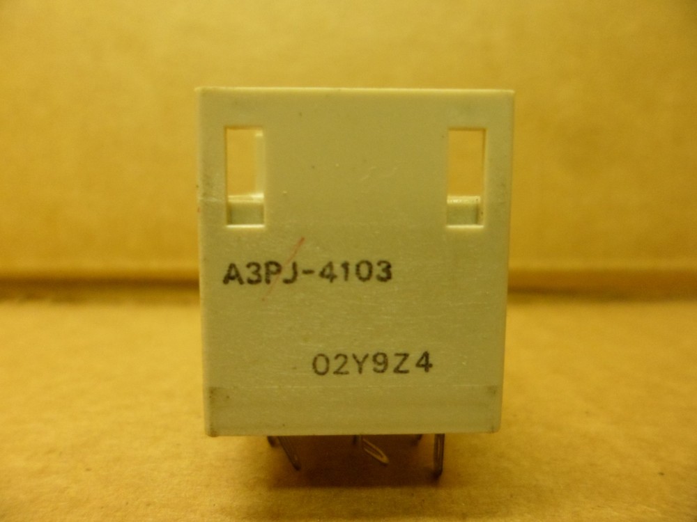 OMRON A3PJ-4103 PUSHBUTTON SWITCH BASE NOS