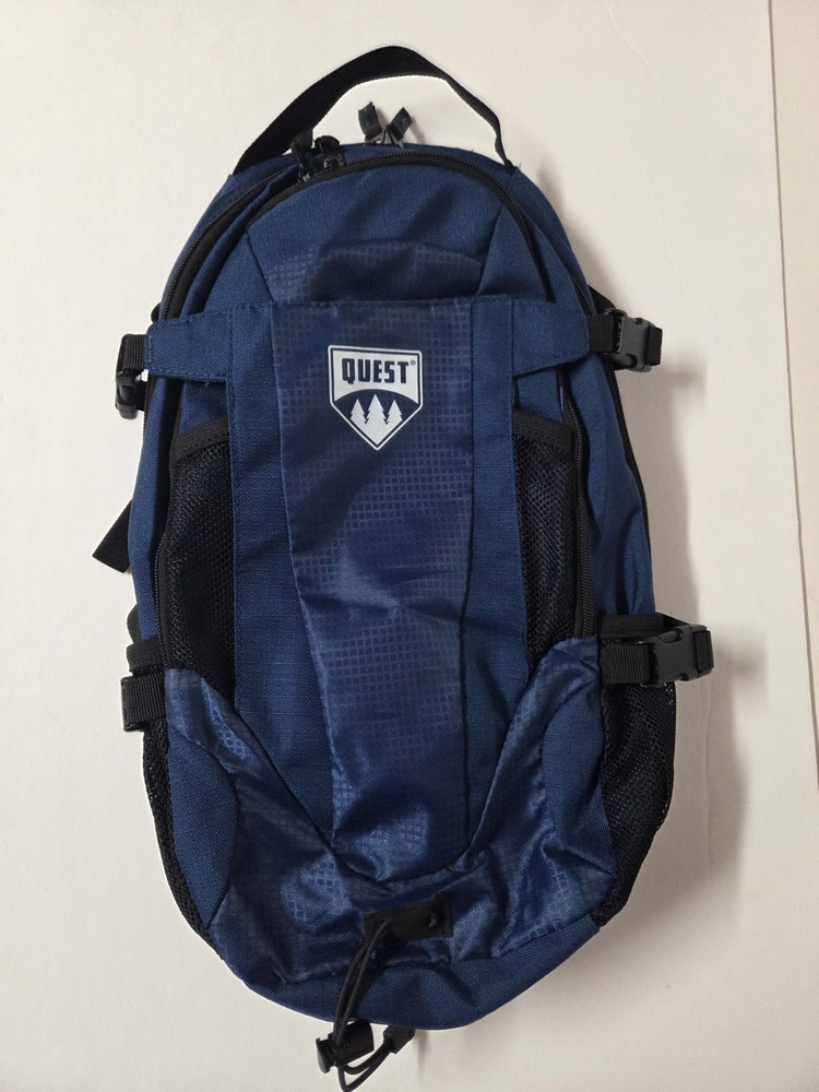 Quest Hydration Backpack, 2 Liter Water Capacity Blue