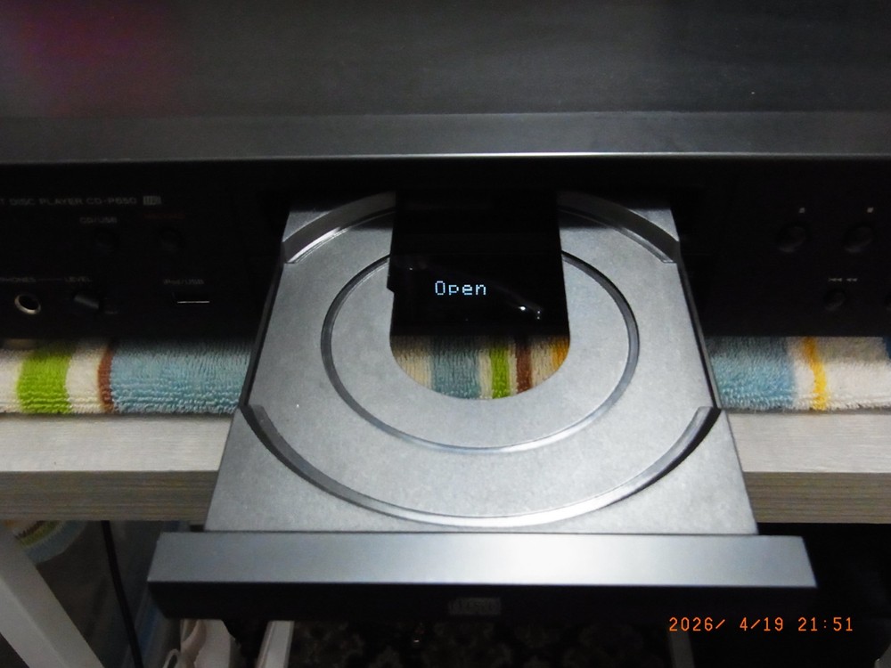 TEAC CD-P650 CD Player with USB Digital Interface Recording/Playback