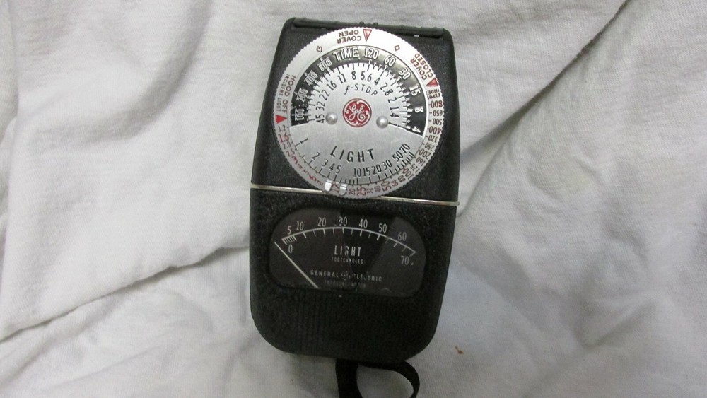 VINTAGE GE  LIGHT EXPOSURE METER  MODEL DW-68 FOR DISPLAY