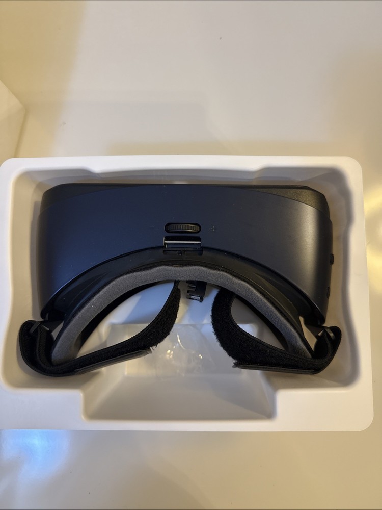 : Samsung Gear VR Headset Powered by Oculus (Original Box)
