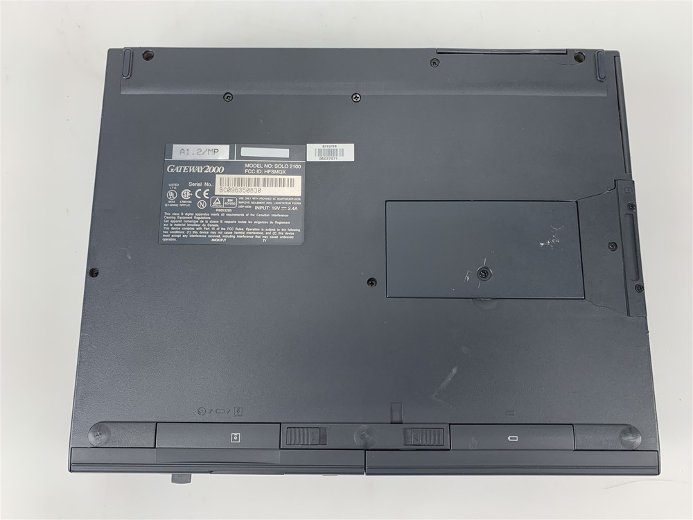 Gateway2000 Solo 2100 12" Screen Laptop - Untested
