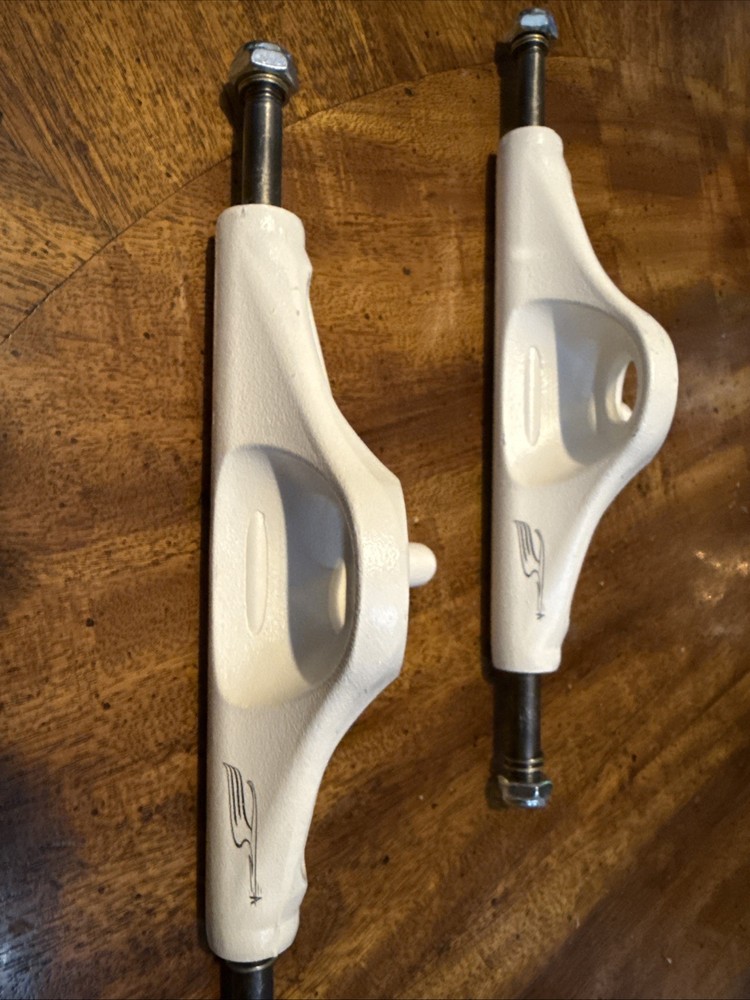 Venture Worrest Hangers Only 8.25