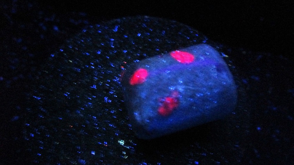 Natural Blacklight and Longwave UV Fluorescent Mineral Rock Ruby S61