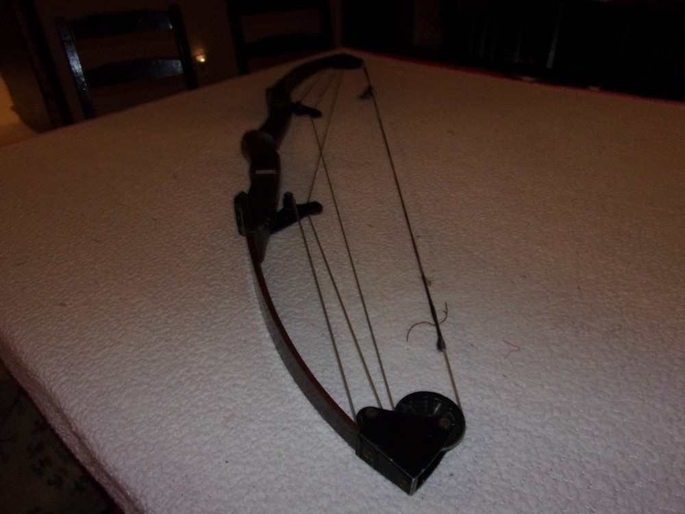 Bear Whitetail Hunter Vintage Compound Bow