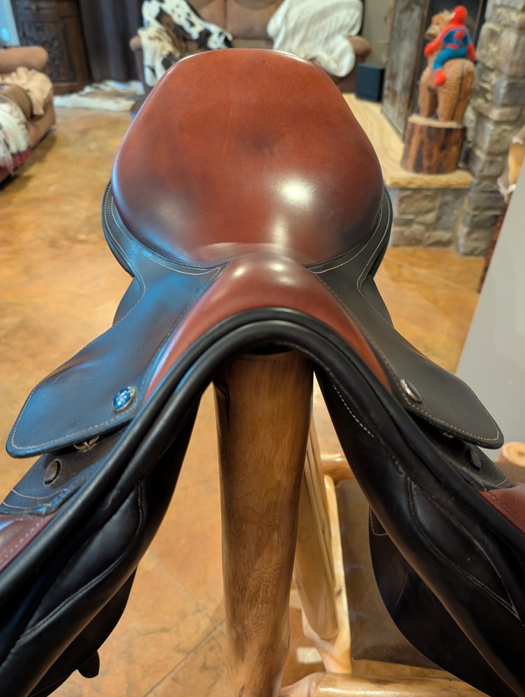 17.5" Hulsebos All Purpose Custom Saddle