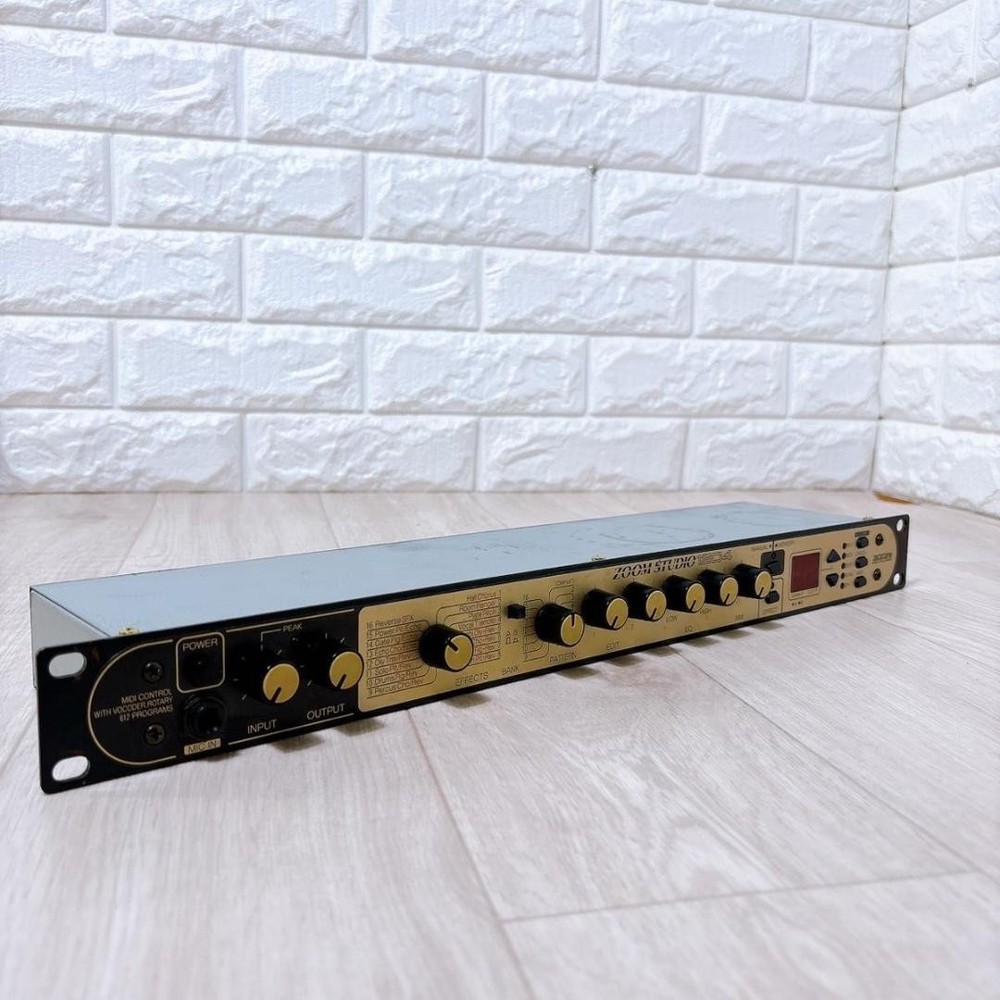 ZOOM STUDIO 1204 Digital Reverb Multi Effects Processor 100 Memory