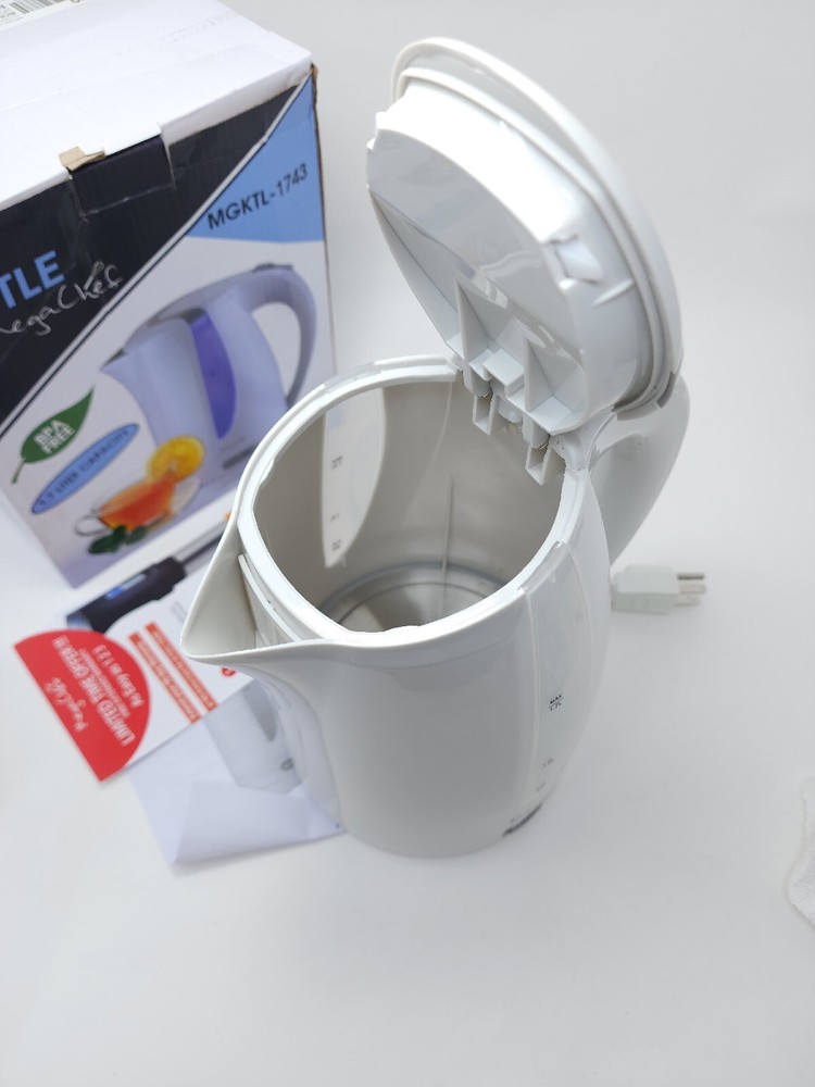 MegaChef MGKTL-1743 1.7L Tea Kettle - White