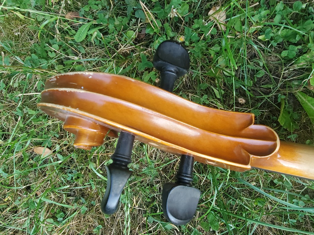 old Cello, needs repair!